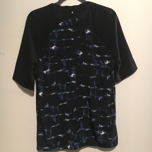 Blue and white patterned Blouse - Picture 2 of 4